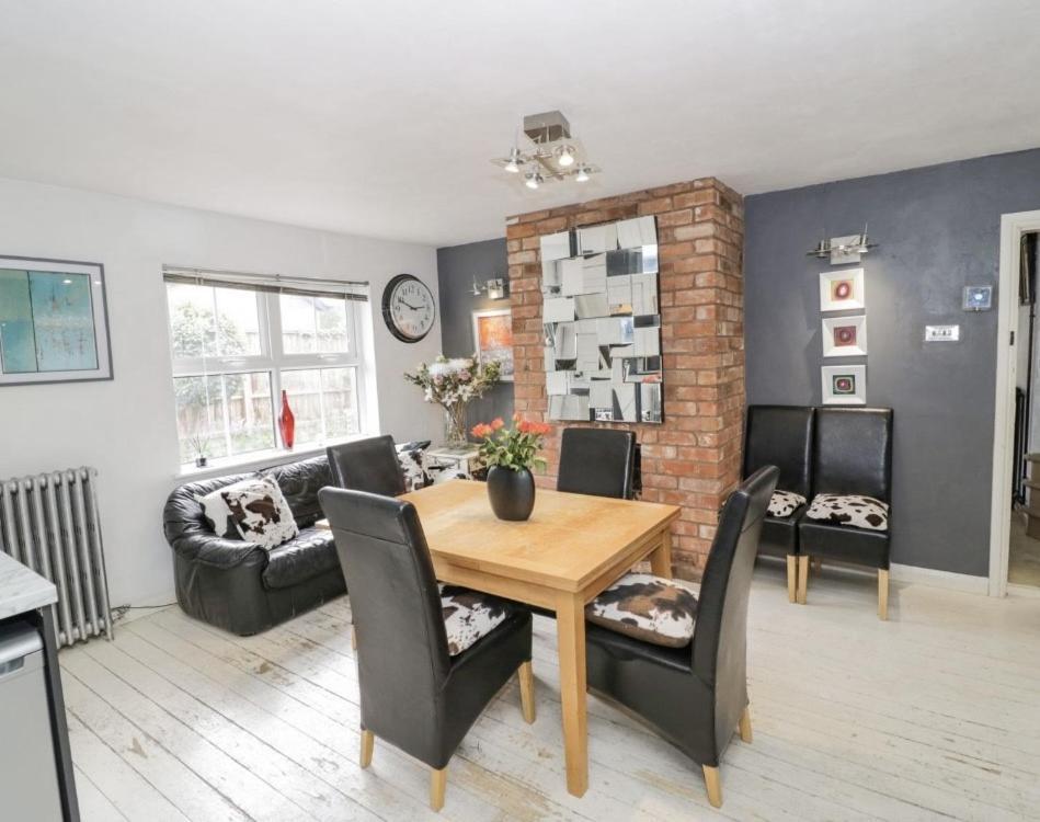 Lovely Comfortable 3 Bed Home, Worcester Esterno foto