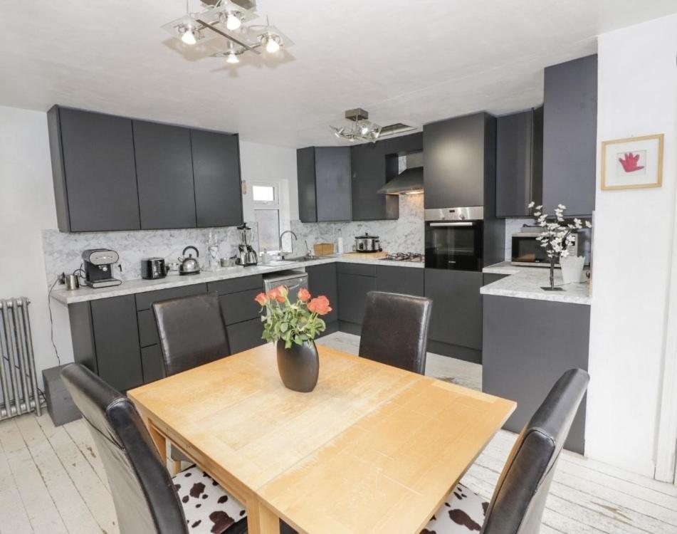 Lovely Comfortable 3 Bed Home, Worcester Esterno foto